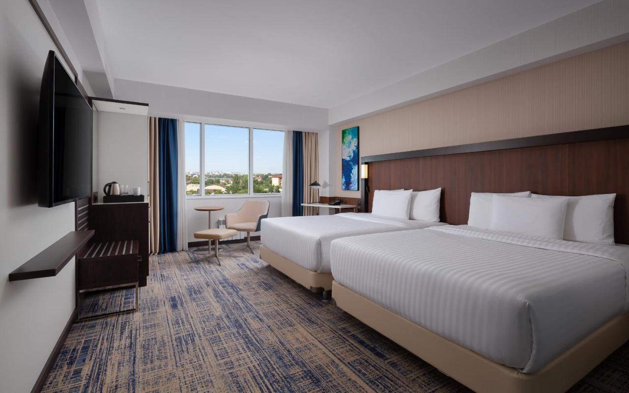Courtyard By Marriott Tashkent Hotel Buitenkant foto