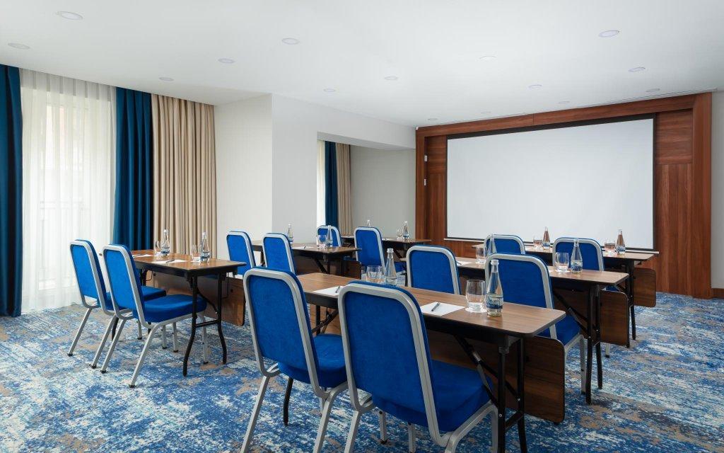 Courtyard By Marriott Tashkent Hotel Buitenkant foto