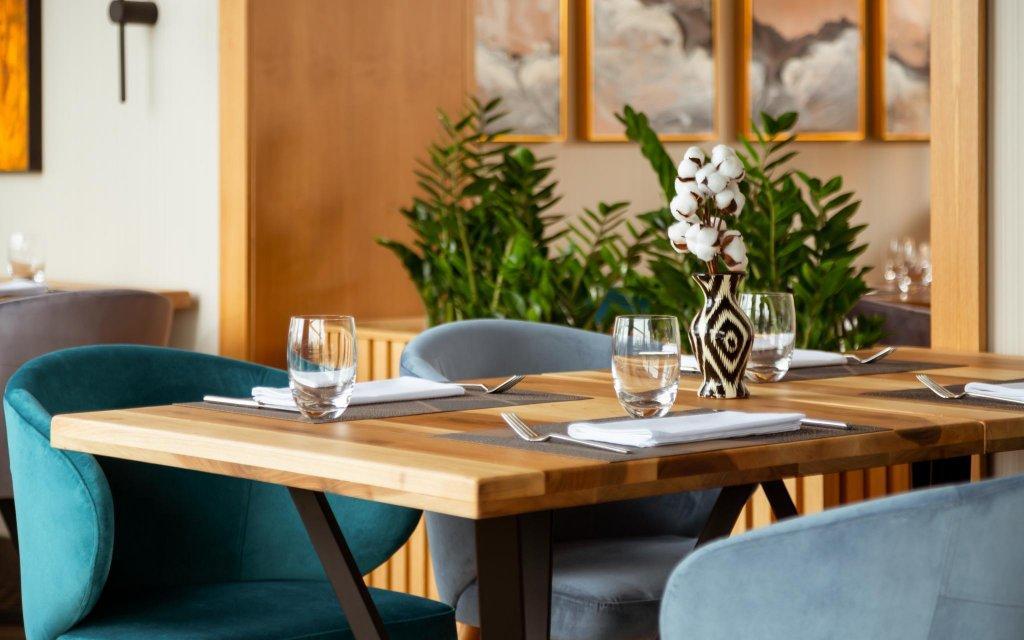 Courtyard By Marriott Tashkent Hotel Buitenkant foto