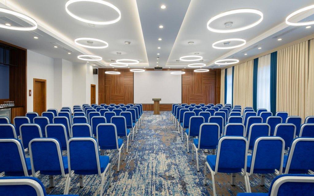 Courtyard By Marriott Tashkent Hotel Buitenkant foto