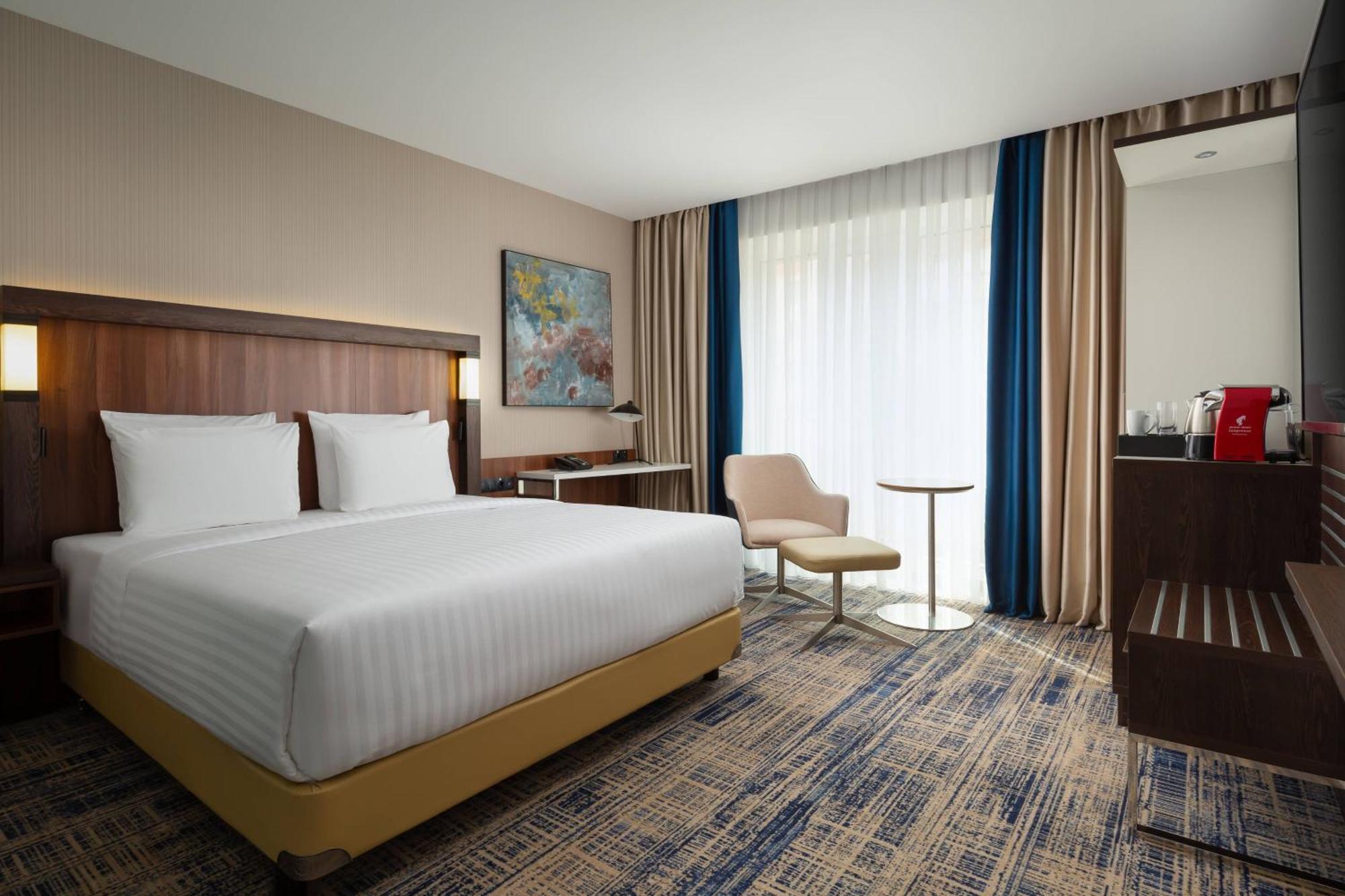 Courtyard By Marriott Tashkent Hotel Buitenkant foto