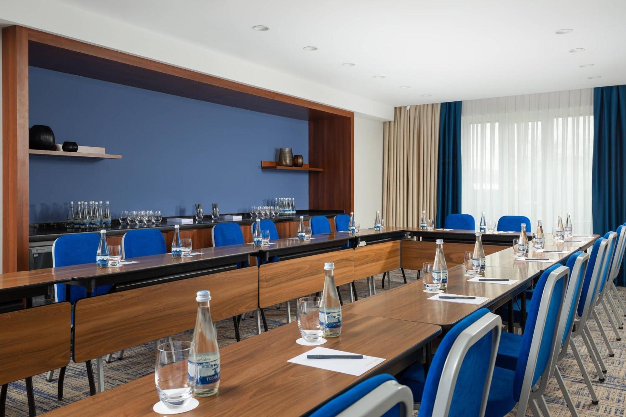 Courtyard By Marriott Tashkent Hotel Buitenkant foto