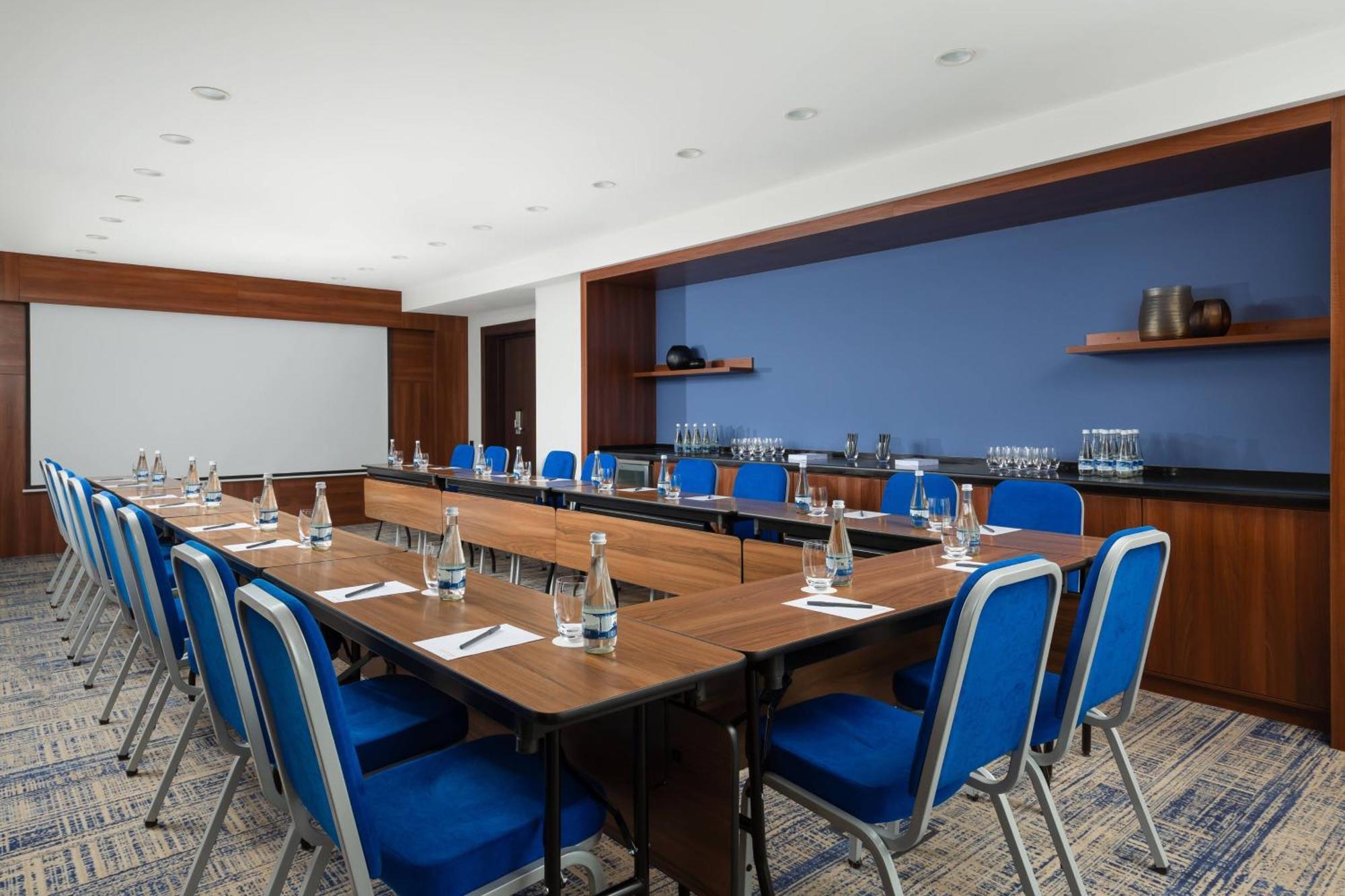 Courtyard By Marriott Tashkent Hotel Buitenkant foto