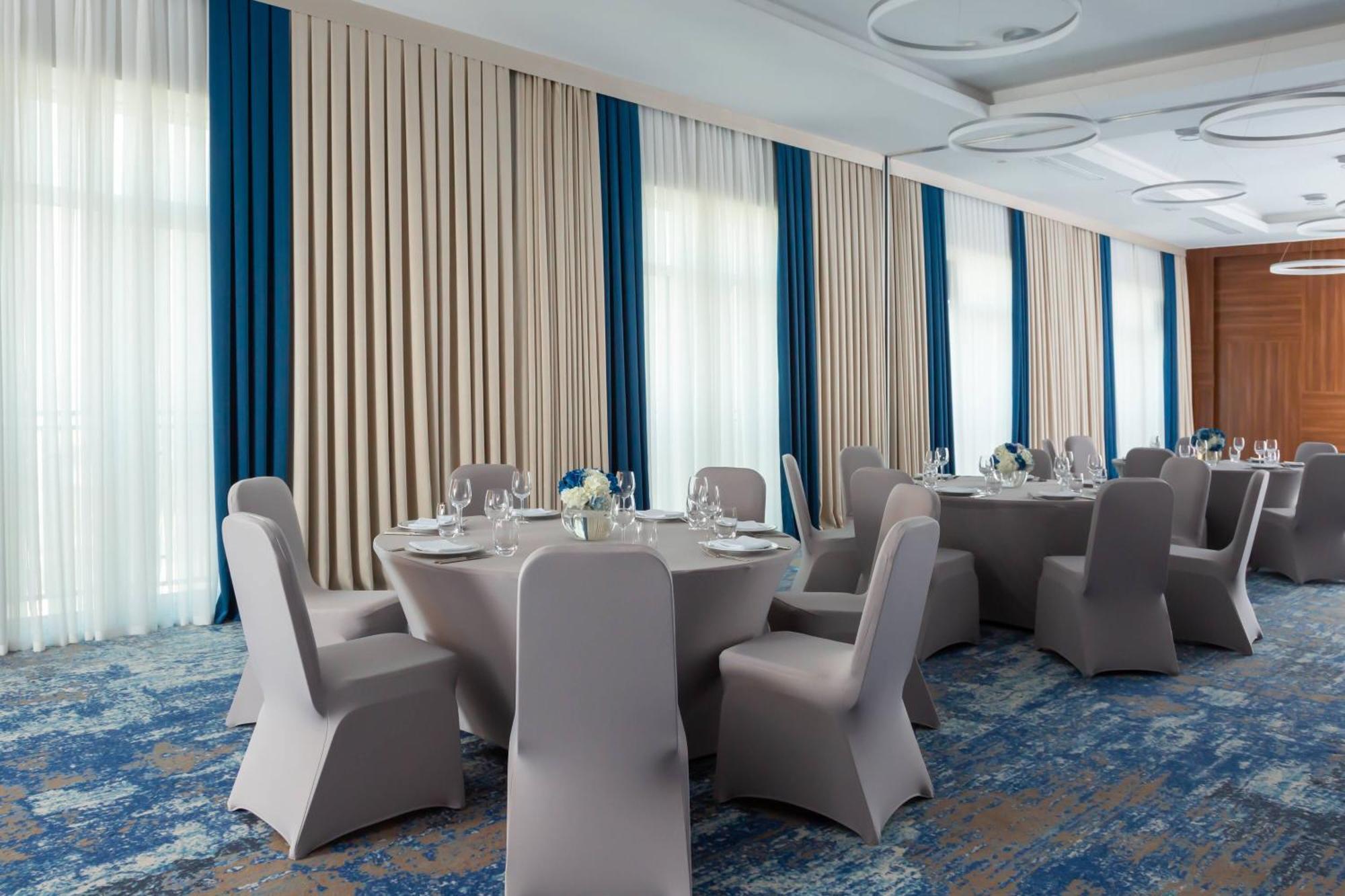 Courtyard By Marriott Tashkent Hotel Buitenkant foto