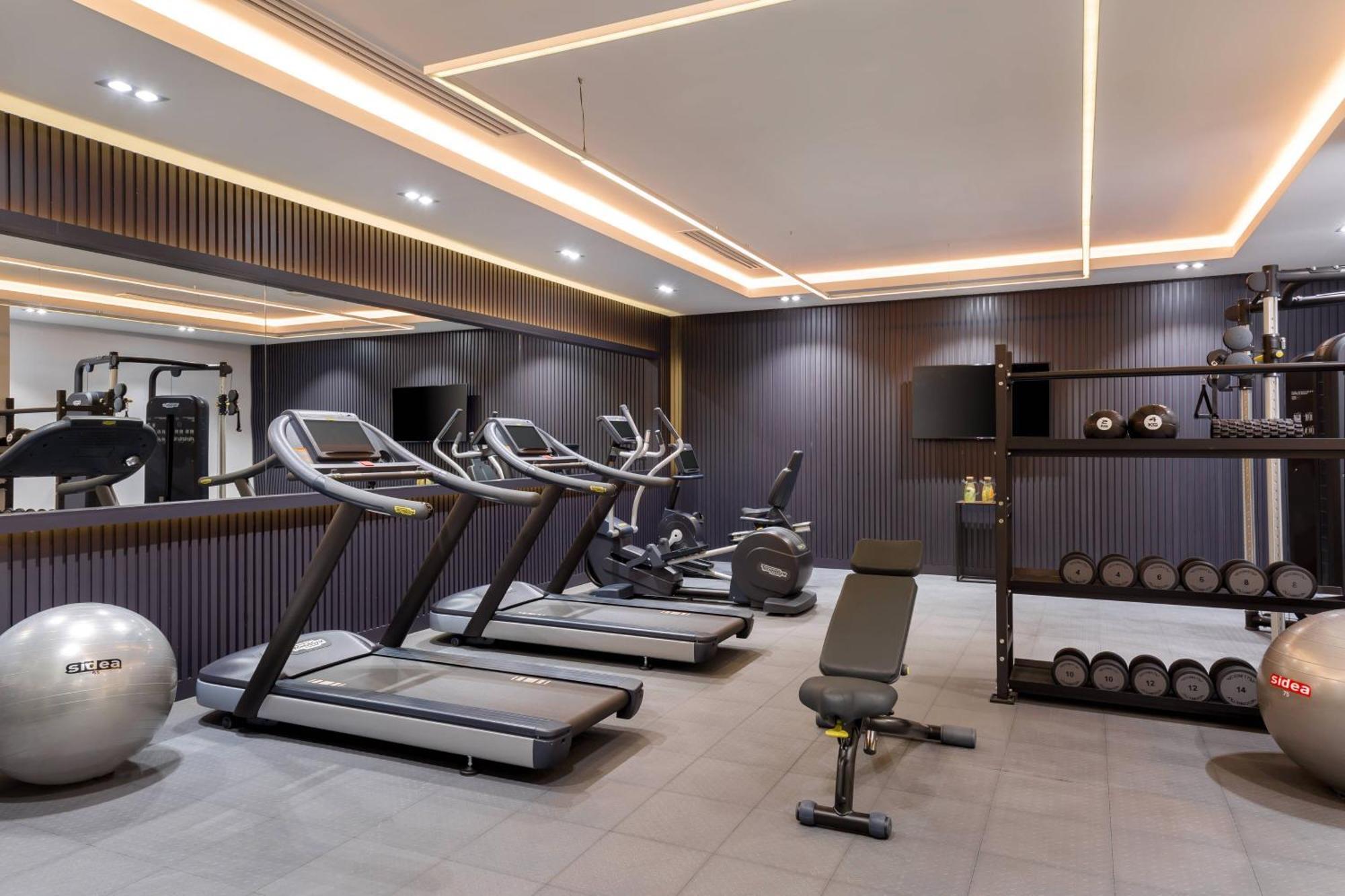 Courtyard By Marriott Tashkent Hotel Buitenkant foto