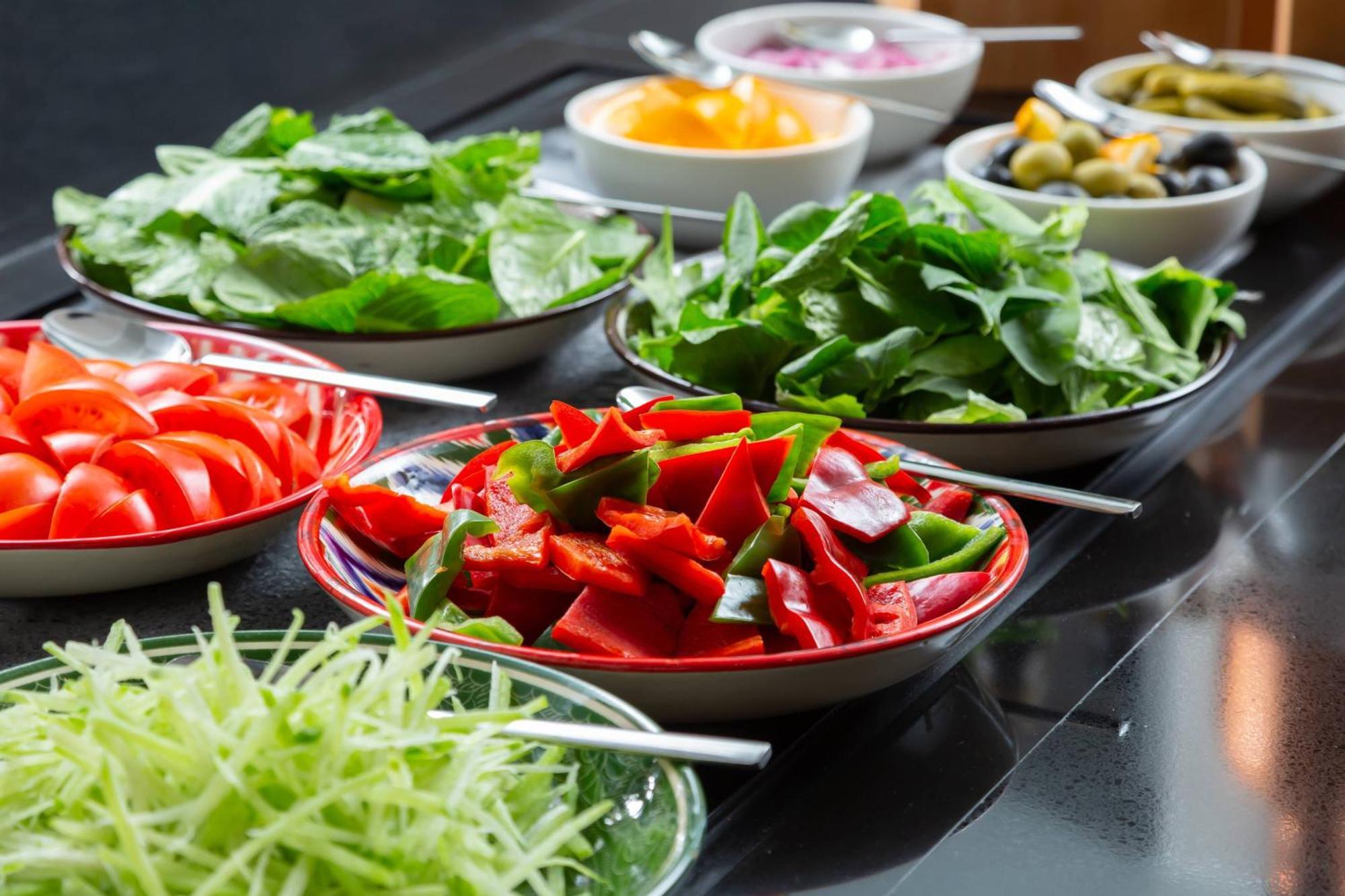 Courtyard By Marriott Tashkent Hotel Buitenkant foto