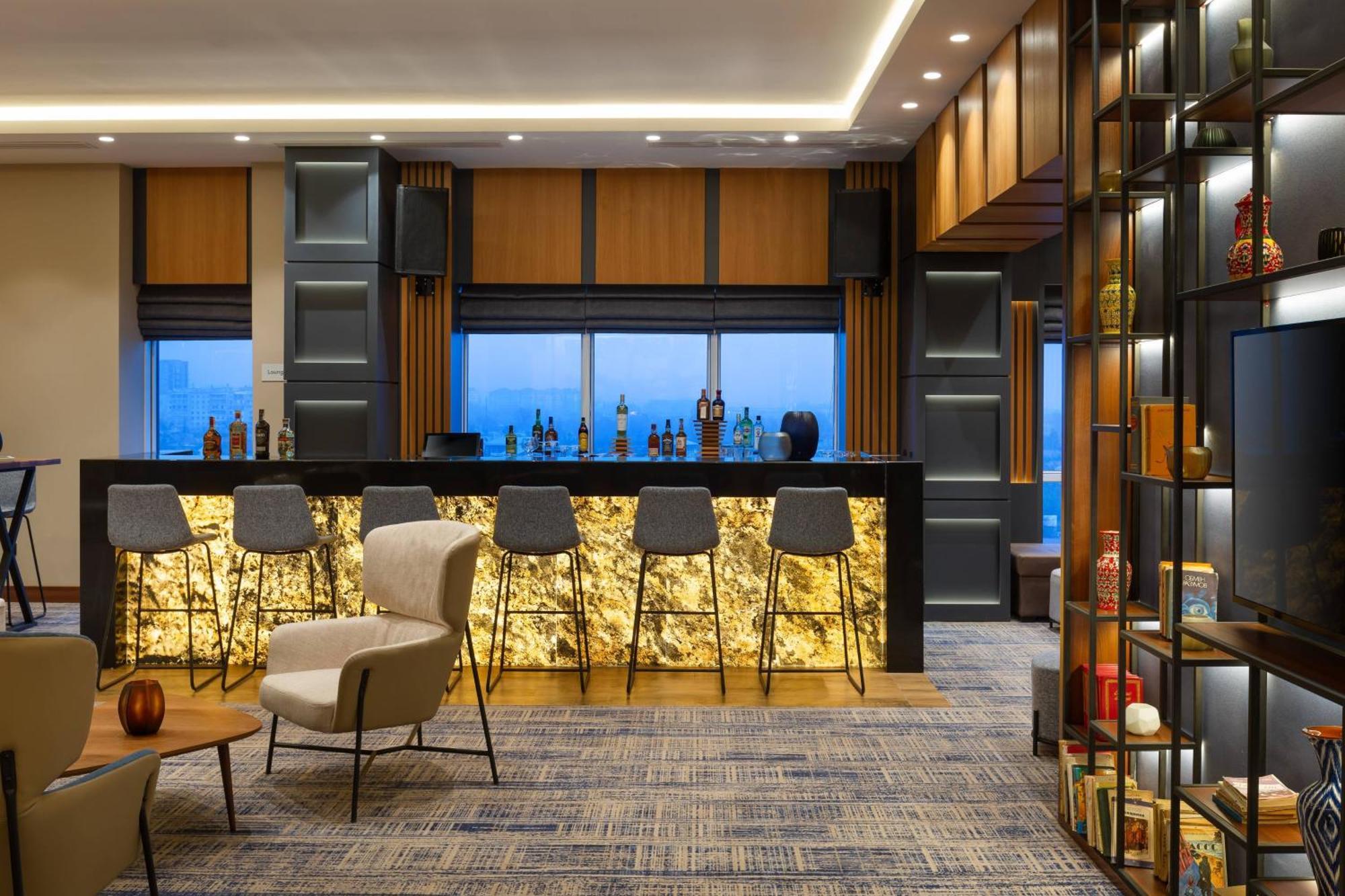 Courtyard By Marriott Tashkent Hotel Buitenkant foto