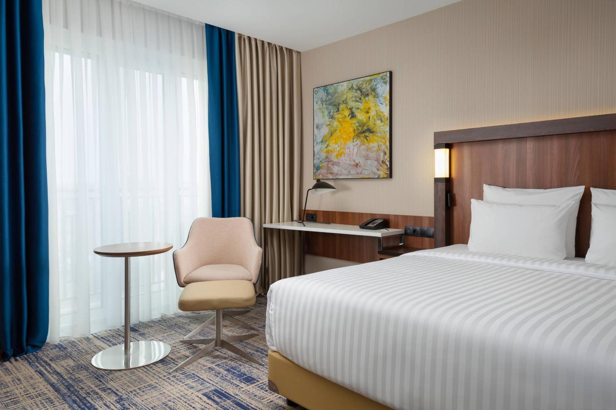 Courtyard By Marriott Tashkent Hotel Buitenkant foto
