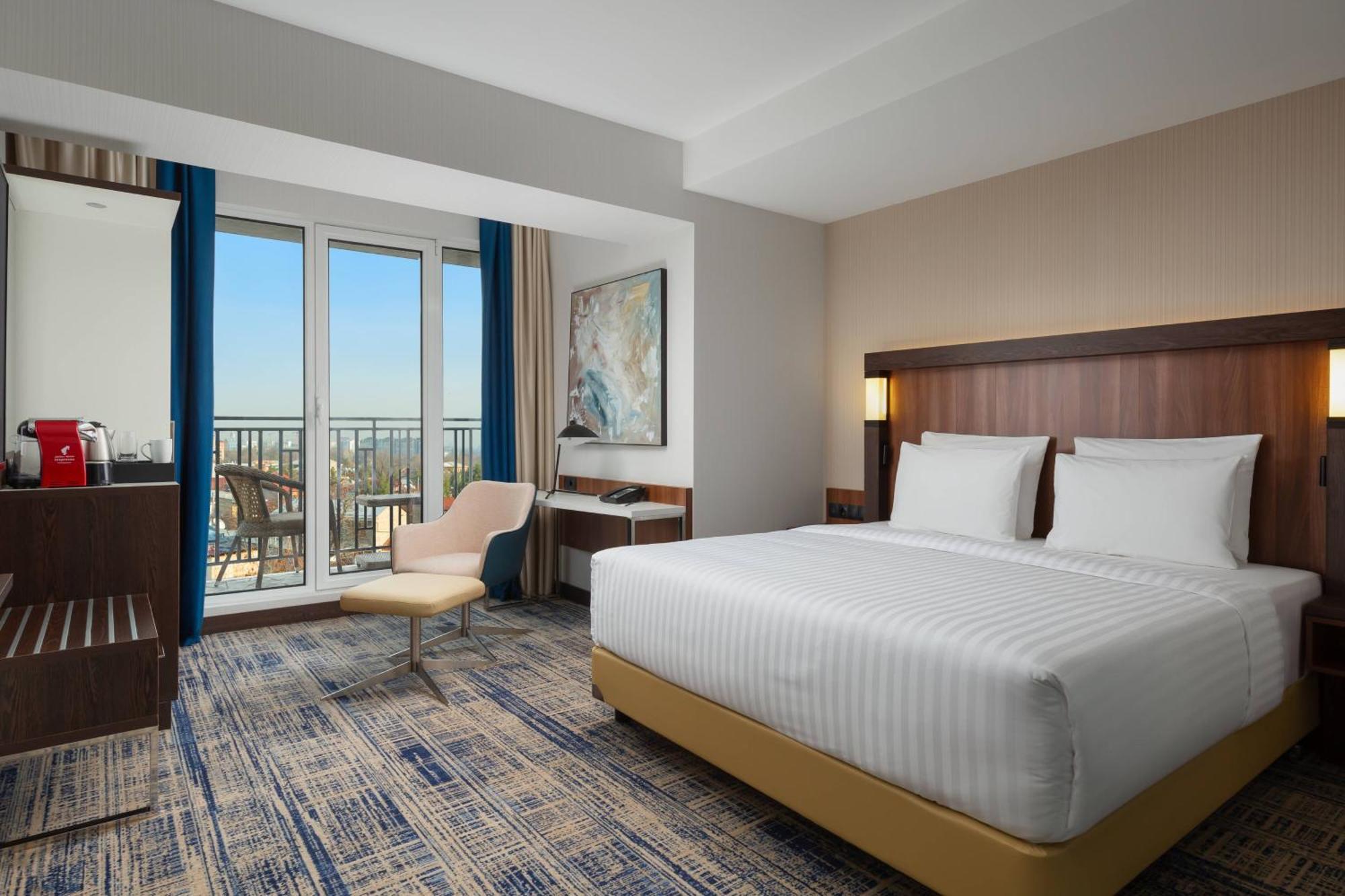 Courtyard By Marriott Tashkent Hotel Buitenkant foto