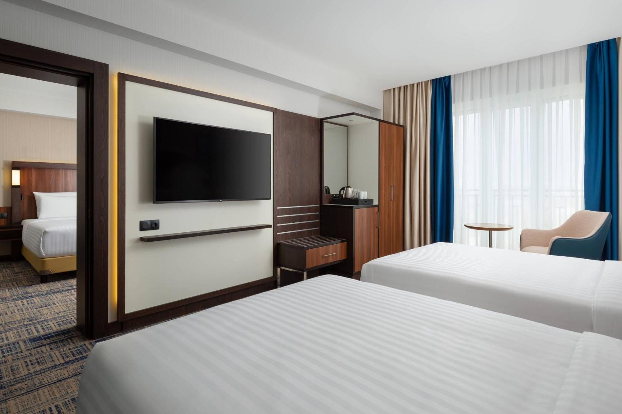 Courtyard By Marriott Tashkent Hotel Buitenkant foto