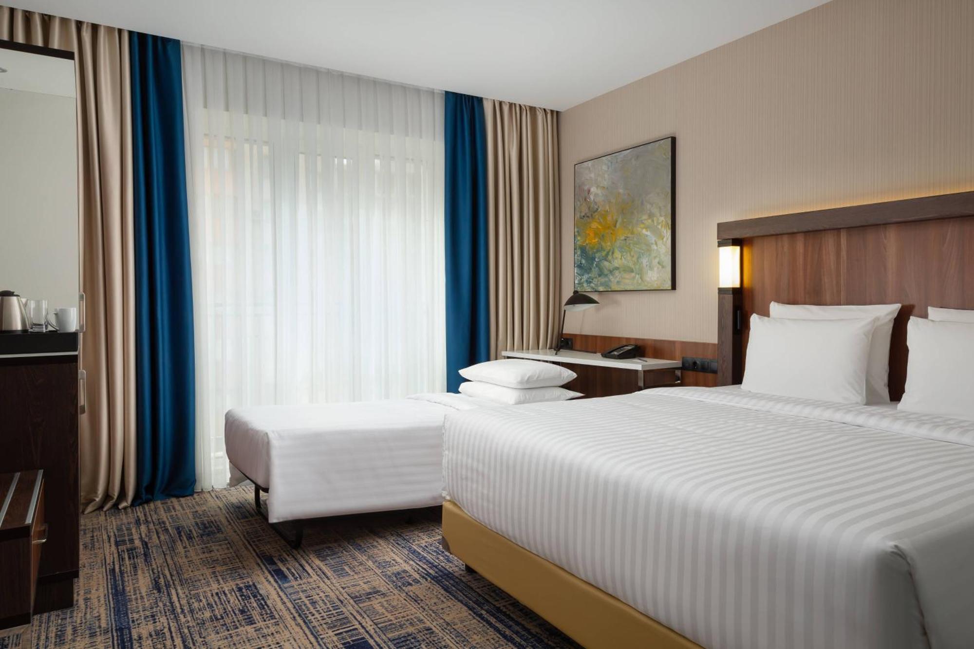 Courtyard By Marriott Tashkent Hotel Buitenkant foto