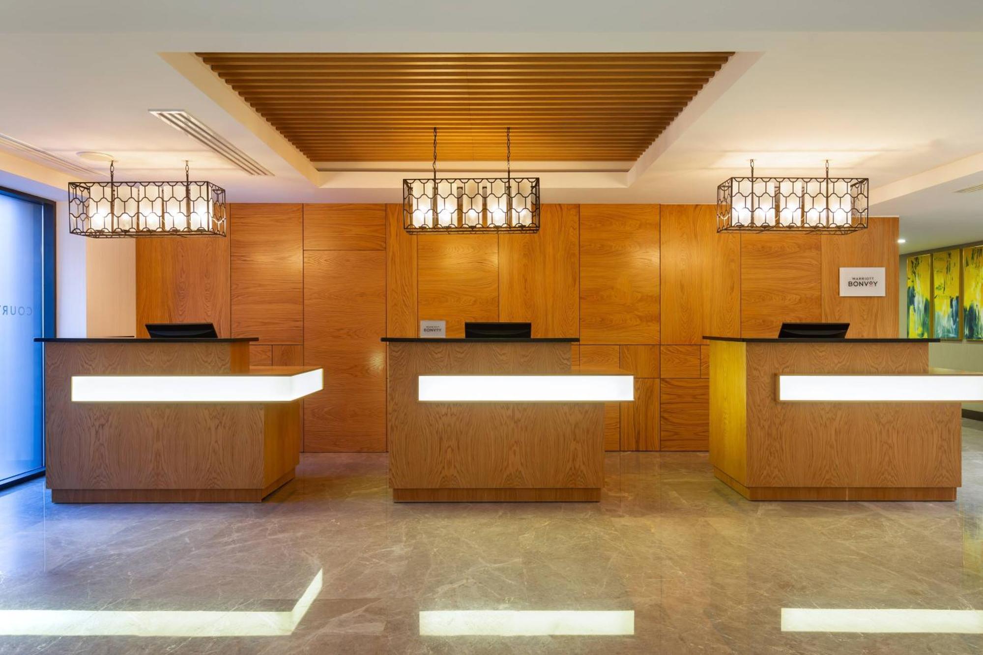 Courtyard By Marriott Tashkent Hotel Buitenkant foto